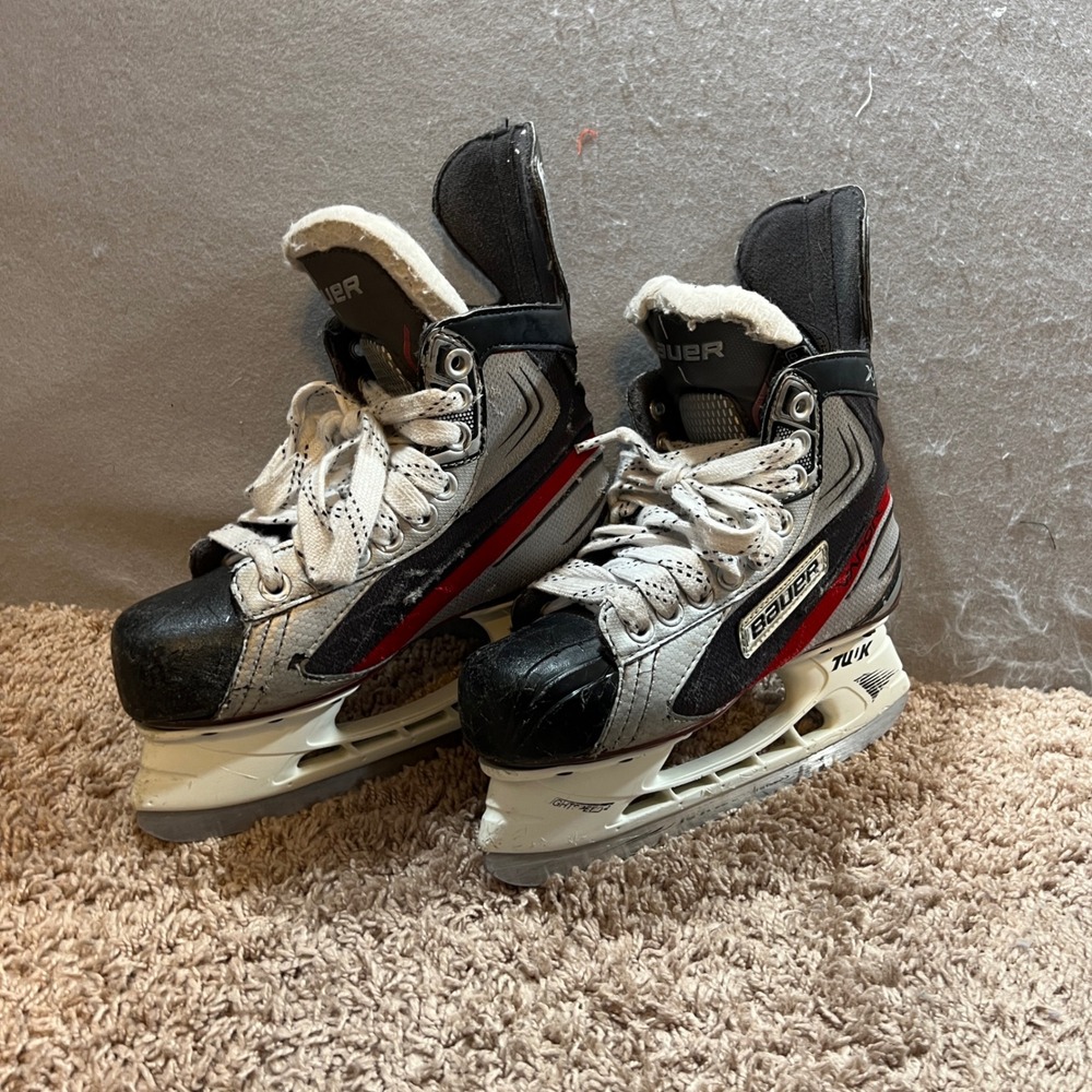 1501 | Bauer Vapor X3.0 Ice Hockey Skates Black Silver Red Youth 3.5